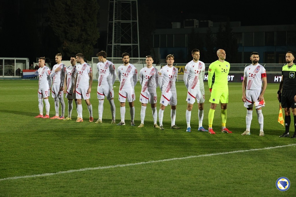 Samo jedan igrač Zrinjskog držao ruku na srcu tokom himne BiH!